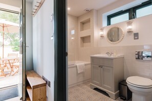Hair dryer - Beautifully presented holiday home in the Cotswolds with pretty balcony - The Old Workshop (Combrook)