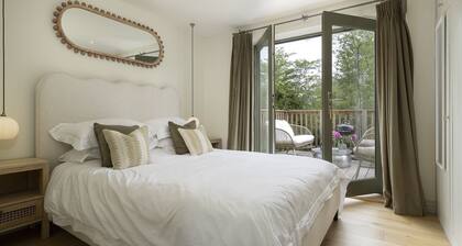 Beautifully presented holiday home in the Cotswolds with pretty balcony - The Old Workshop