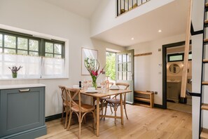 Dining - Beautifully presented holiday home in the Cotswolds with pretty balcony - The Old Workshop (Combrook)