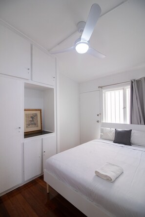 2 bedrooms, iron/ironing board, WiFi, bed sheets