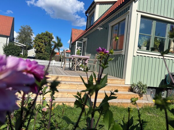 Outdoor dining - Dream home in beautiful 1920s house! (Stockholms län)