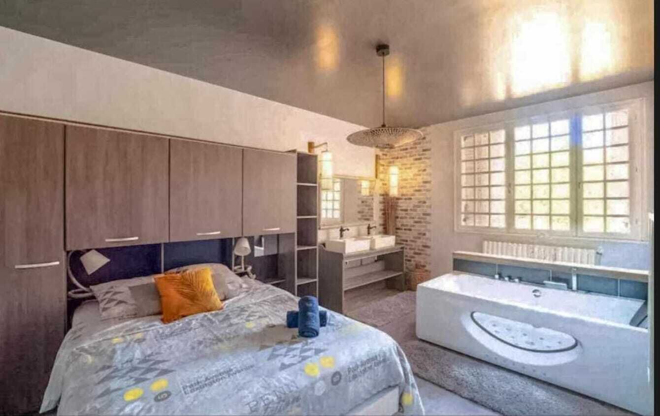 6 chambres, fer et planche à repasser, draps fournis