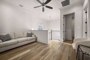 تلفزيو�ن ذكي، كُتُب