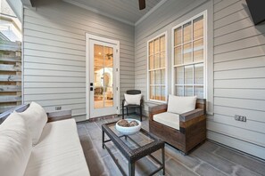 تلفزيون ذكي، كُتُب