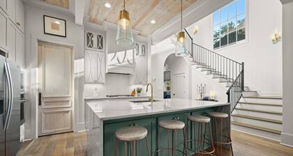 Welcome to Casa De Burreaux - Stylish Home