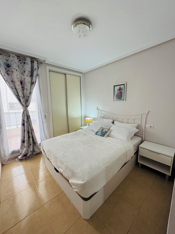 2 bedrooms, iron/ironing board, WiFi, bed sheets