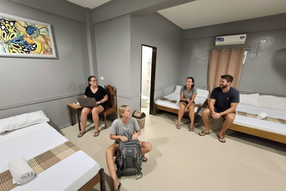 Standaard driepersoonskamer, privébadkamer | Gratis wifi