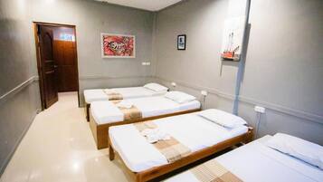 Standaard vierpersoonskamer, privébadkamer | Gratis wifi