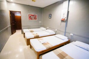 Standaard vierpersoonskamer, privébadkamer | Gratis wifi