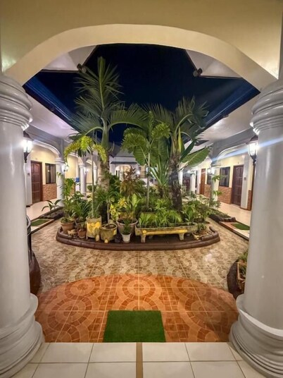 Hola Hostel Puerto Princesa