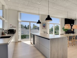 Fridge, microwave, dishwasher, cookware/dishes/utensils