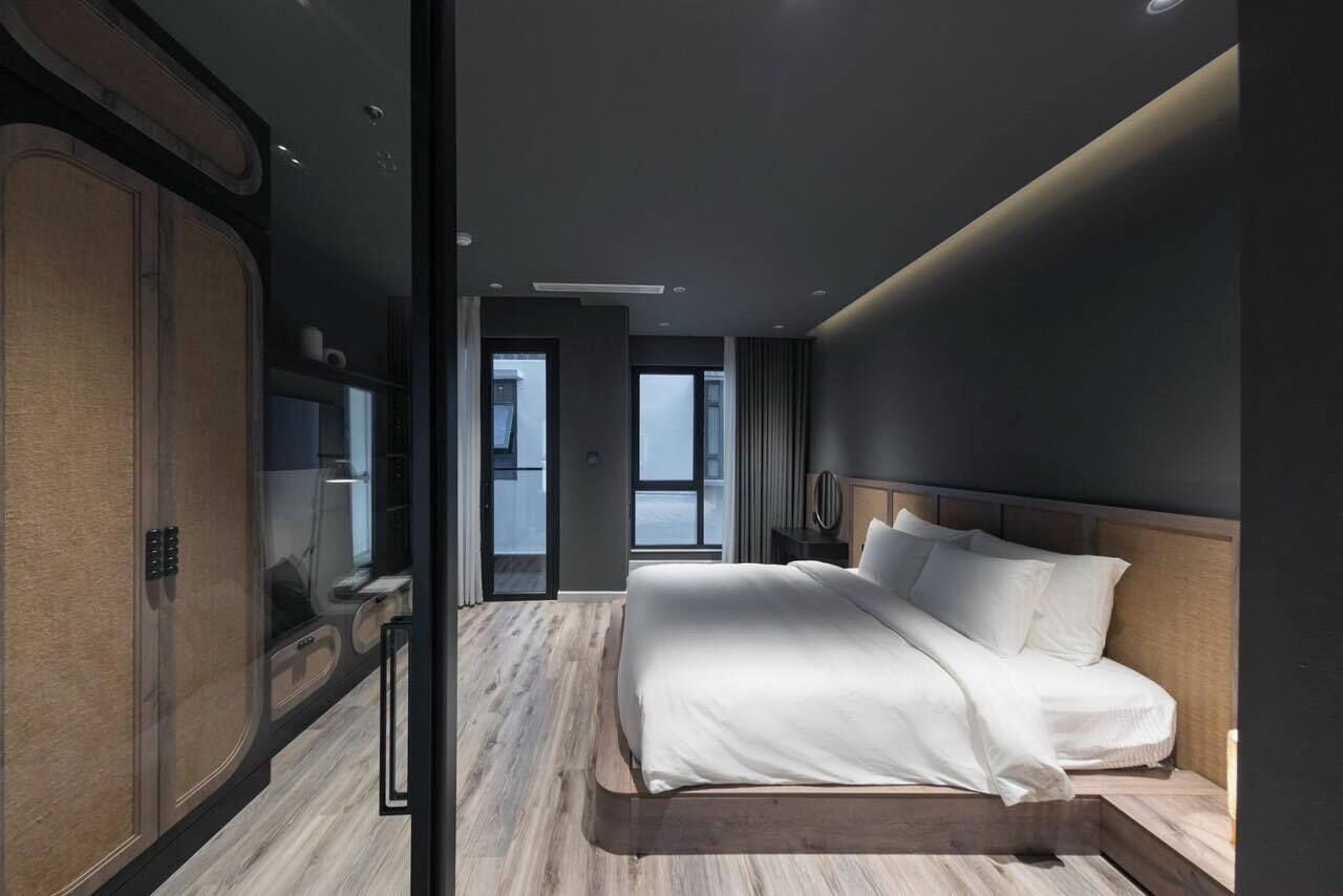 Frette Italian sheets, premium bedding, down duvets, memory-foam beds