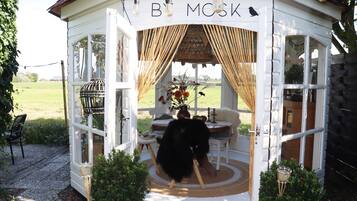 Apartment | Outdoor dining