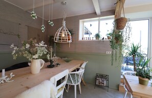 Apartment | Game room - Beautifully Styled Studio Apartment (Bitgummole)