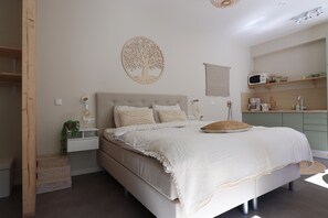 Apartment | 1 bedroom, individually furnished, bed sheets - Beautifully Styled Studio Apartment (Bitgummole)