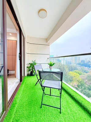 Outdoor dining - Luxury 3BR Apartment at 108 Riverside Drive Nairobi (Nairobi)