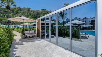 Classic Double Room, Lanai | Terrace/patio