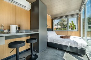 客房內保險箱、免費無線上網