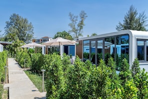 Chalet rustique Premier, cuisinette, côté jardin | Coffre-fort, accès au Wi-Fi (inclus)