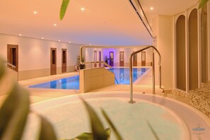 Indoor pool - Vacation apartment Watt`n Blick 220: Comfortable vacation right on the beach in Cuxhaven (Cuxhaven)