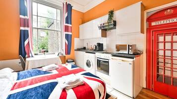 Bügeleisen/Bügelbrett, Reisekinderbett, WLAN, Bettwäsche