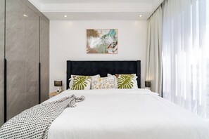 Iron/ironing board, WiFi, bed sheets