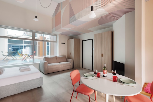 Standard Studio, City View | Living area