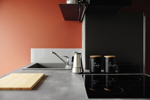 Studio Tiêu chuẩn, quang cảnh thành phố | Bếp riêng | Tủ lạnh, lò vi sóng, bếp nấu, máy rửa bát