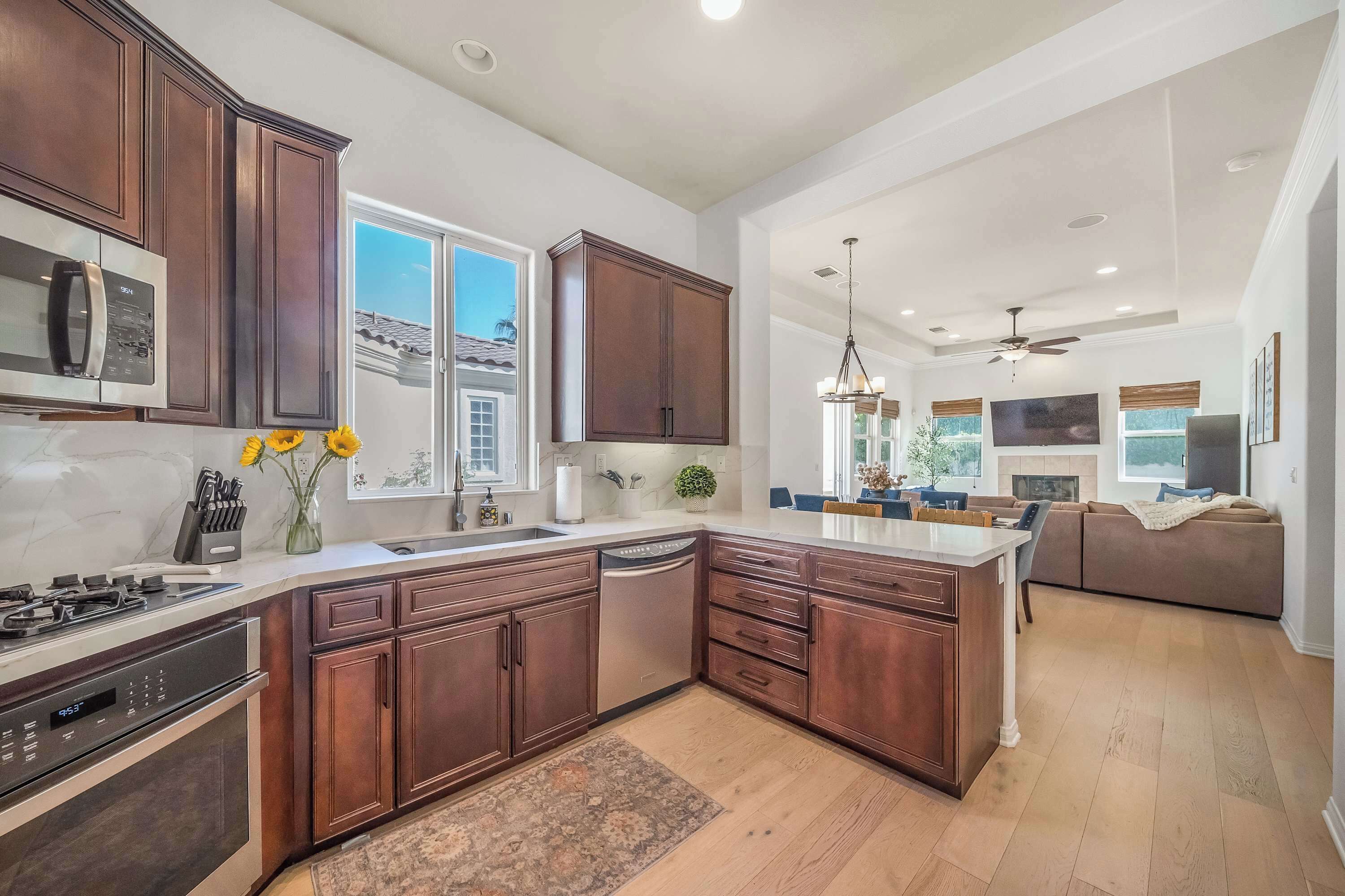 Fridge, microwave, stovetop, dishwasher