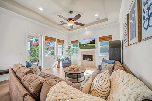 Bright Desert Villa w/ Pool & Tennis
