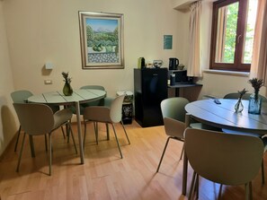 Desayuno de autoservicio incluido todos los días