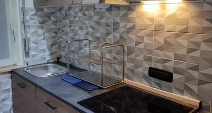 Monasti28, nice apartment just 10 minutes from the metro.