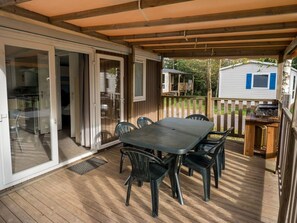 Outdoor dining - Mobile home with terrace at camping, Granges-Aumontzey (Granges-Aumontzey-Aumontzey)