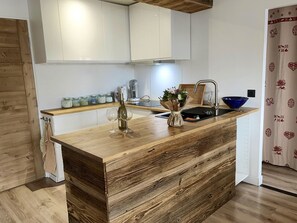 Microwave, dishwasher