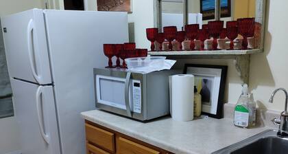 Spectacular views from this Terrific studio with AC near balloon fiesta.