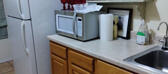 Spectacular views from this Terrific studio with AC near balloon fiesta.