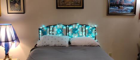 Iron/ironing board, WiFi, bed sheets