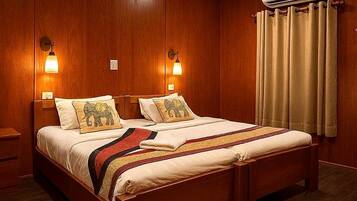 Standard Double or Twin Room, Balcony, Garden View | Free WiFi, bed sheets