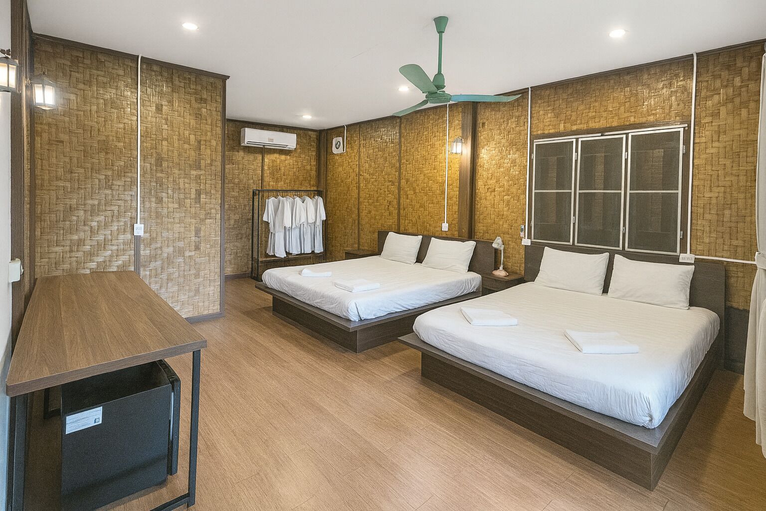 Habitación cuádruple panorámica | Wifi gratis y ropa de cama