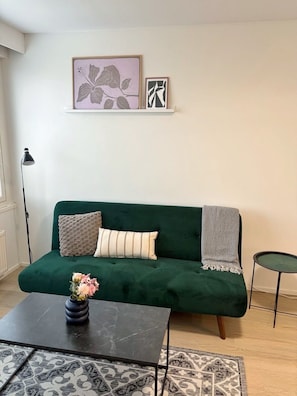 Deluxe Apartment, Balcony | Living area | 42-inch Smart TV with cable channels