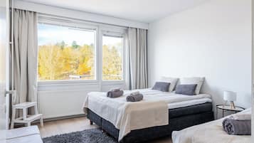 Deluxe Apartment, Balcony | Iron/ironing board, travel crib, free WiFi, bed sheets