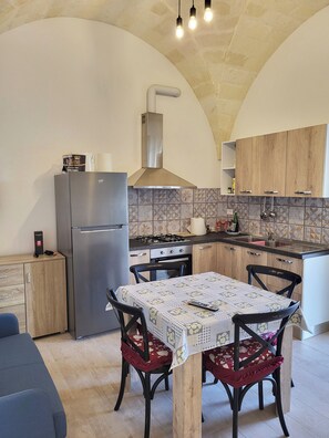 Fridge, oven, stovetop, coffee/tea maker - Le Sorgenti Holiday Home (Torre Vado)