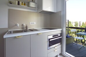 Micro-ondes, four, plaque de cuisson, lave-vaisselle