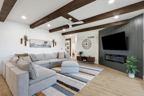 Smart-TV, peis, videospill og fotballspill