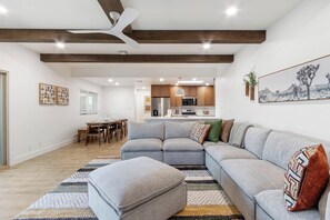 Smart-TV, peis, videospill og fotballspill