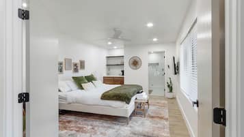 6 bedrooms, iron/ironing board, free WiFi, bed sheets