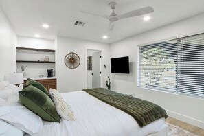 6 bedrooms, iron/ironing board, free WiFi, bed sheets