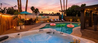 Luxurious Scottsdale Sol with new Pool Table, Backyard Oasis - Pool, Hot Tub, and Putting Green
