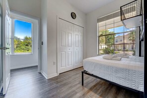 3 chambres, fer et planche à repasser, Wi-Fi, draps fournis