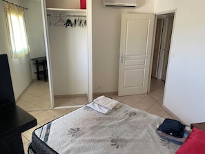 Iron/ironing board, internet, bed sheets